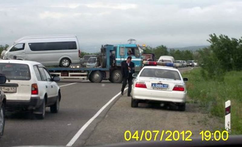 «Тойоту Хайс» увозят с места происшествия