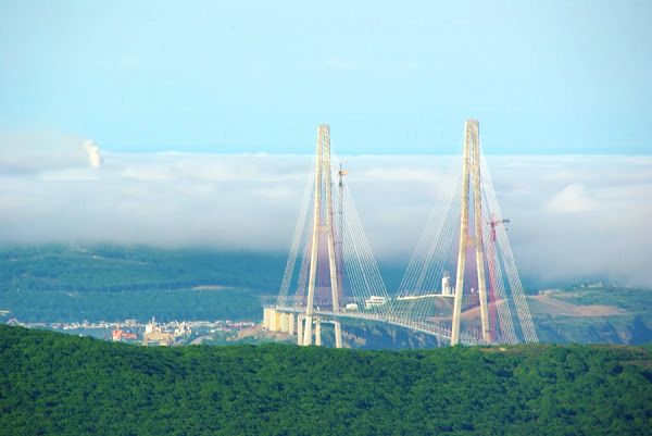 Мост на о.Русский, вид с острова