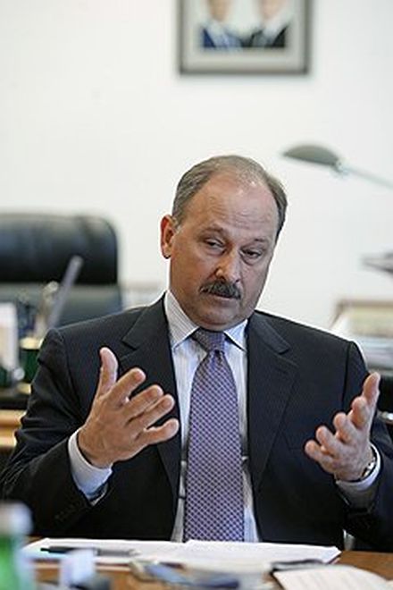 Глава ВЭБ Владимир Дмитриев ищет помощи в решении проблем «Амурметалла». Фото: Юрий Мартьянов /  Коммерсантъ