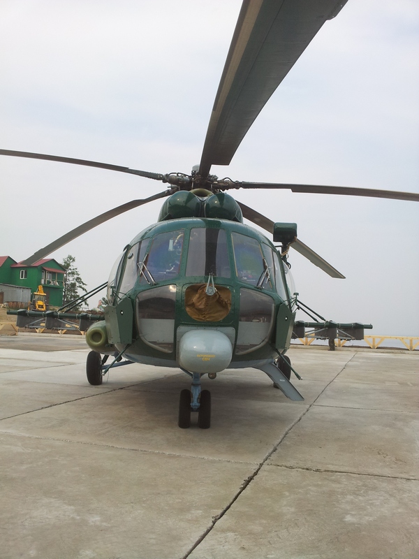 Военный вертолет МИ-8 вызвал в деревне переполох