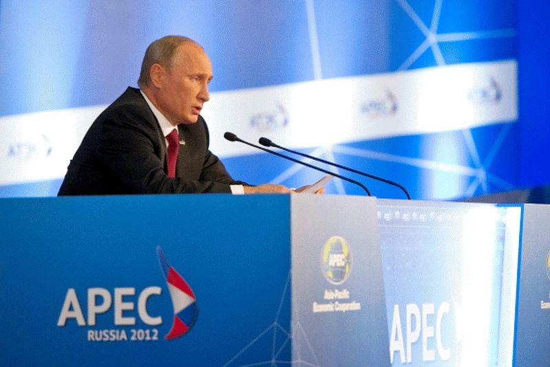 9 сентября 2012. Президент России Владимир Путин отвечает на вопросы журналистов на пресс-конференции по итогам форума АТЭС. Фото: Рамиль Ситдиков