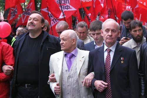 Г. Гудков (слева), В. Черепков (в центре)