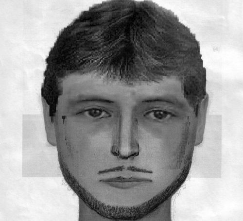 Следственный комитет РФ по Хабаровскому краю просит жителей Хабаровска опознать педофила, напавшего в понедельник, 22 октября на 9-летнего мальчика. Конфиденциальность гарантируется. Телефон 8 (4212) 76-75-05, 76-75-06, 8-924-313-10-95