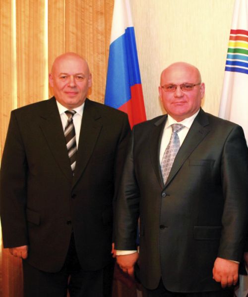 Председатель Законодательного Собрания ЕАО Анатолий Тихомиров и губернатор области Александр Винников (слева направо) относятся к категории «А»