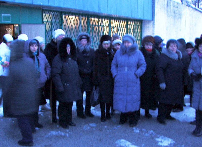 Жители Гарнизонной пришли на встречу с корреспондентом, чтобы рассказать о своих многочисленных проблемах ЖКХ.